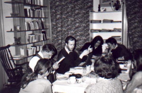 1238247900_redakcni-rada-souvislosti.jpg